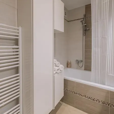 דירה Modern Elegance Retreat ברטיסלאבה